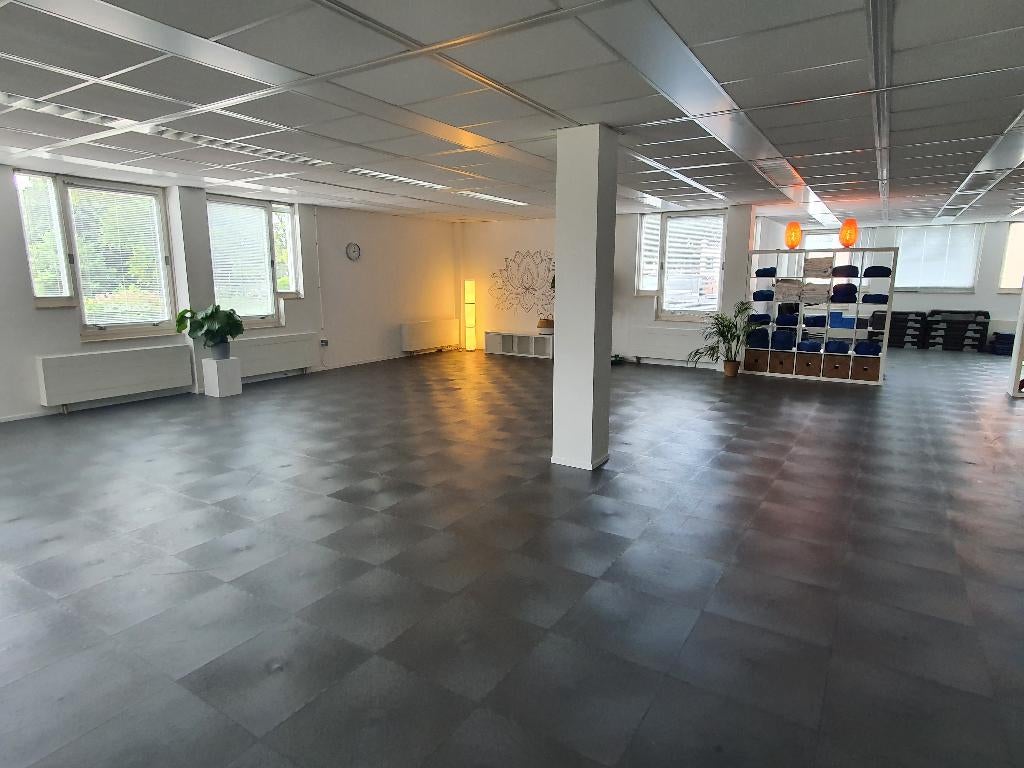 PVC kliktegels vloer 235 m², fitness / werkplaats / garage, Ophalen