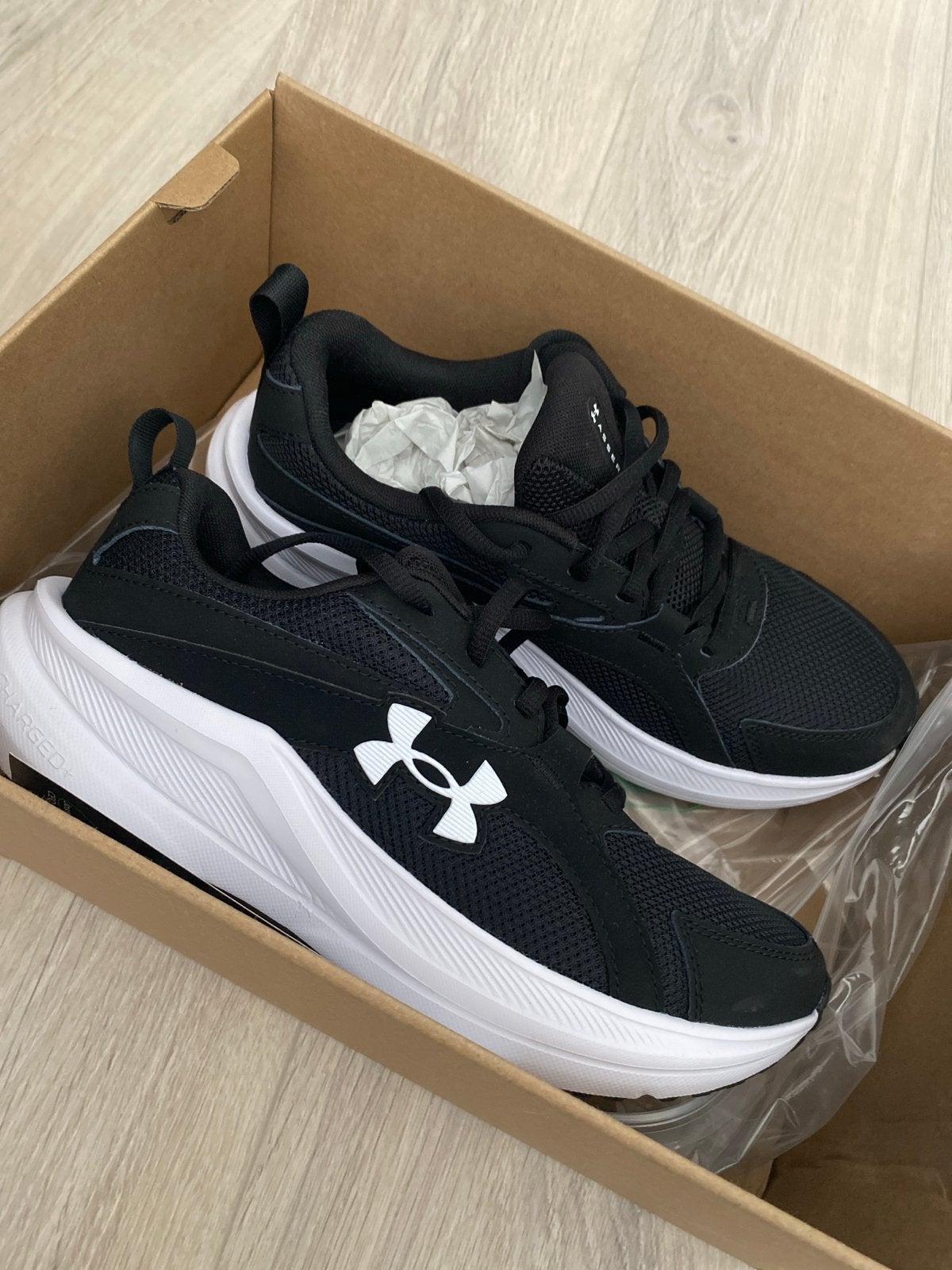 Gloednieuwe Under Armour schoenen maat 39, Kleding | Heren, Ophalen of Verzenden, Nieuw, Zwart