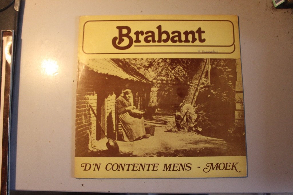 501s - lp - moek - brabant - d n contente mens, Cd's en Dvd's, Ophalen of Verzenden, Gebruikt, 12 inch, Levenslied of Smartlap