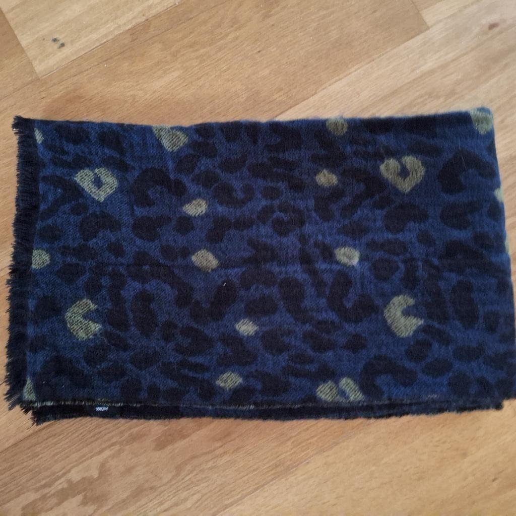 Warme omslagdoek - sjaal - NIEUW, Ophalen of Verzenden, Nieuw, Maat 46/48 (XL) of groter, Sjaal