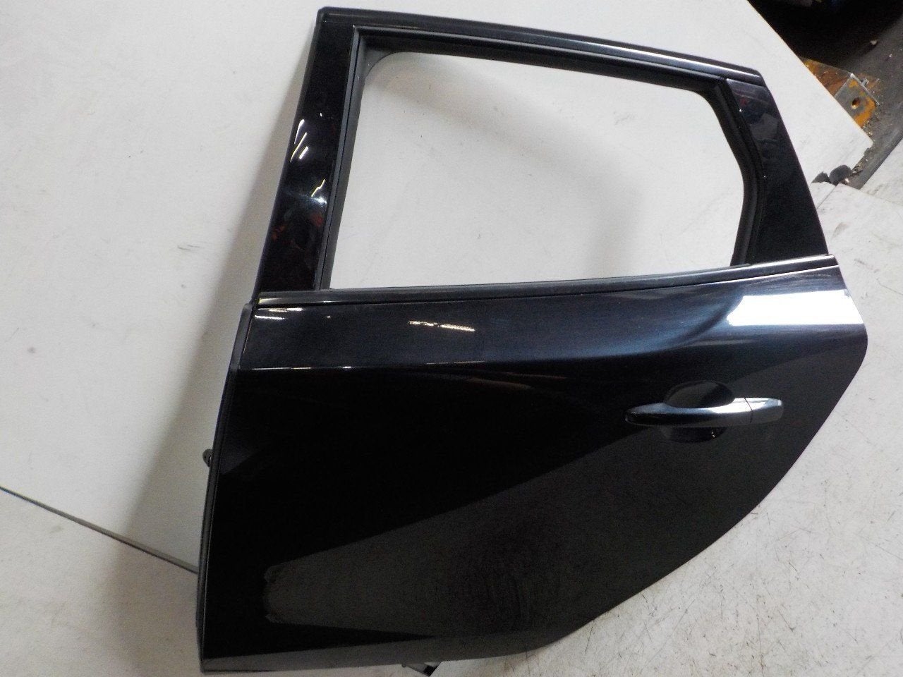 Portier links achter Volvo V40, Onderdelen@venauto.nl, Van der Ven Autorecycling B.V., Gebruikt, Ettenseweg 76, 4706 PB Roosendaal, The Netherlands