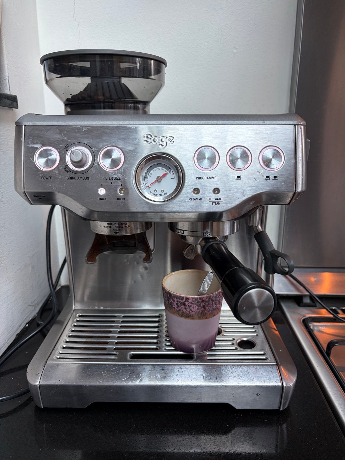 Sage Barista Express Espressomachine - 4 jaar gebruikt, Espresso apparaat, Koffiebonen, Zo goed als nieuw, 1 kopje