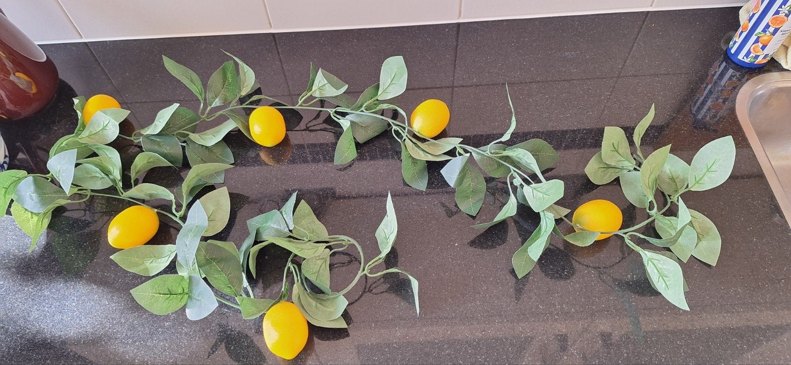 Decoratieve citroenslinger - Kunstplant voor huisdecoratie, Huis en Inrichting, Kunststof, Ophalen of Verzenden, Zo goed als nieuw