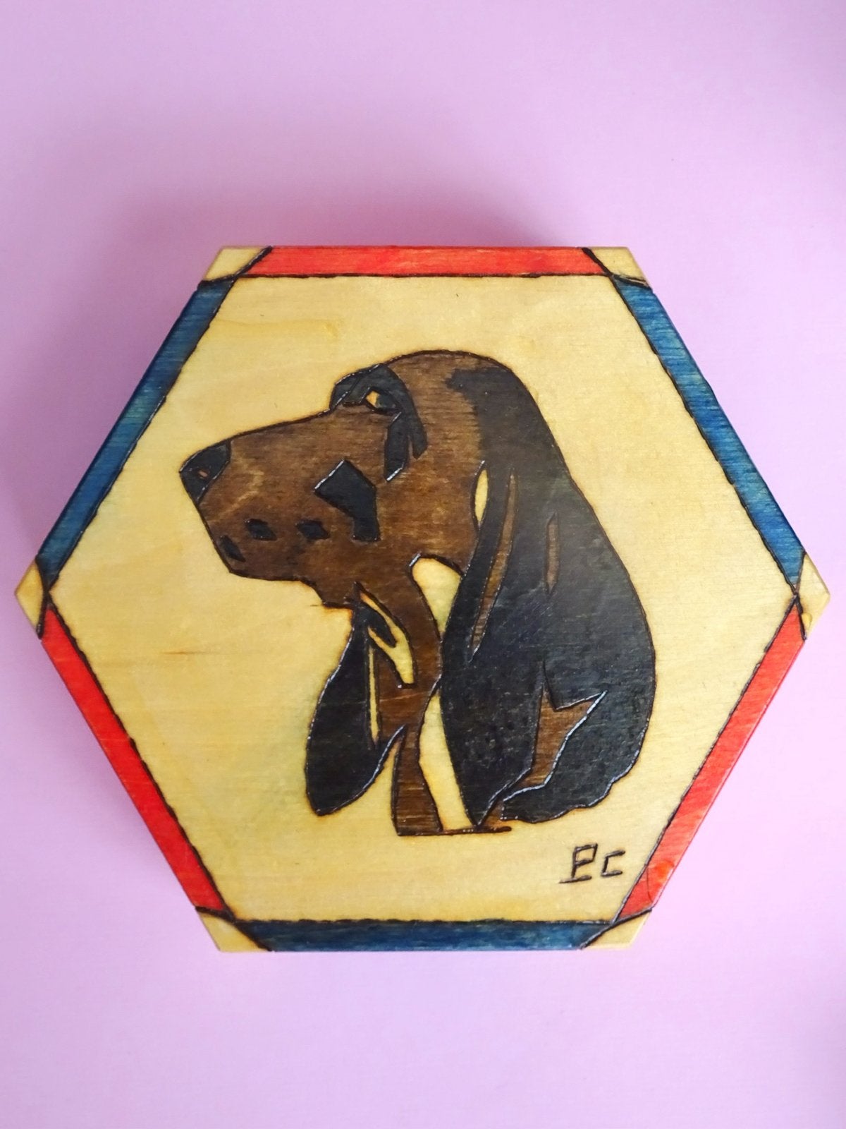 Vintage 60s kistje basset hond hondje hout gekleurd retro, Huis en Inrichting, Woonaccessoires | Kisten, Gebruikt, Minder dan 50 cm