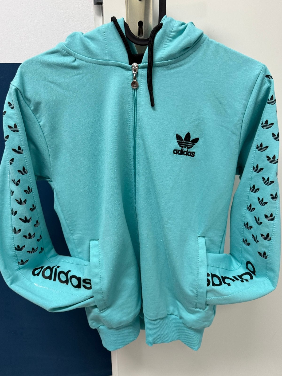 Adidas hoodie maat 164 - Zo goed als nieuw, Ophalen of Verzenden, Nieuw, Jongen of Meisje, Trui of Vest