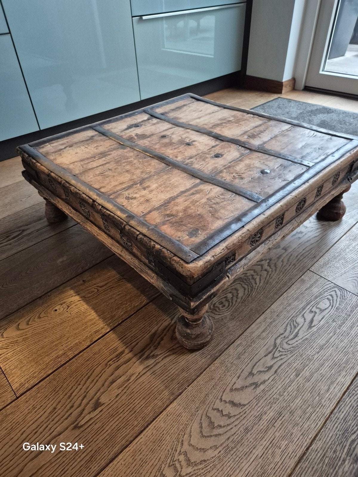 Antieke Indiase Bajot Salontafel/ Chowki (76 x 76), Huis en Inrichting, Ophalen, Gebruikt, Vierkant, 50 tot 100 cm