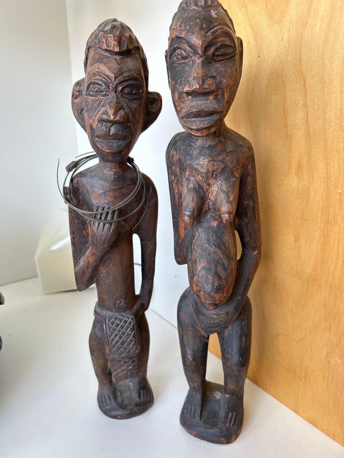 Twee antieke Afrikaanse houten beelden uit Congo, Antiek en Kunst, Kunst | Niet-Westerse kunst, Beeld, Afrika, Hout, Bruin, Handgemaakt