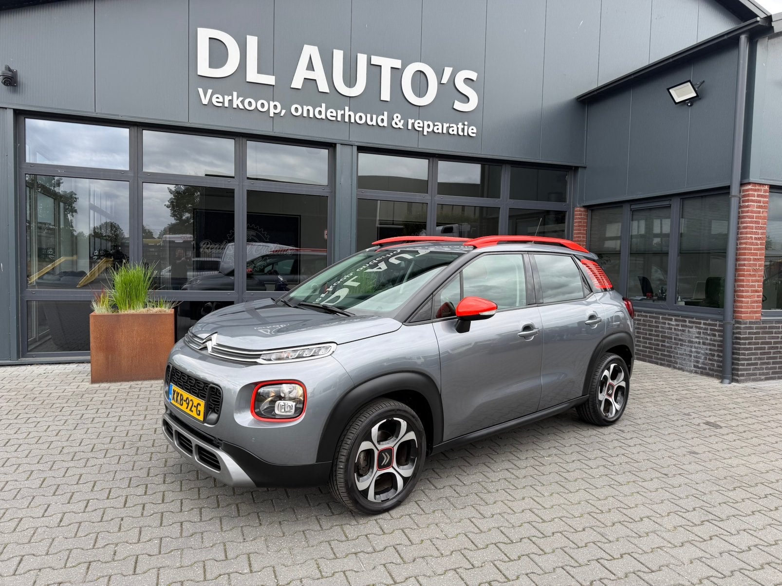 Citroën C3 Aircross 1.2 Puretech 110pk S&S Eat6 2017 Grijs, Auto's, Bedrijf, 600 kg, 3 cilinders, SUV of Terreinwagen
