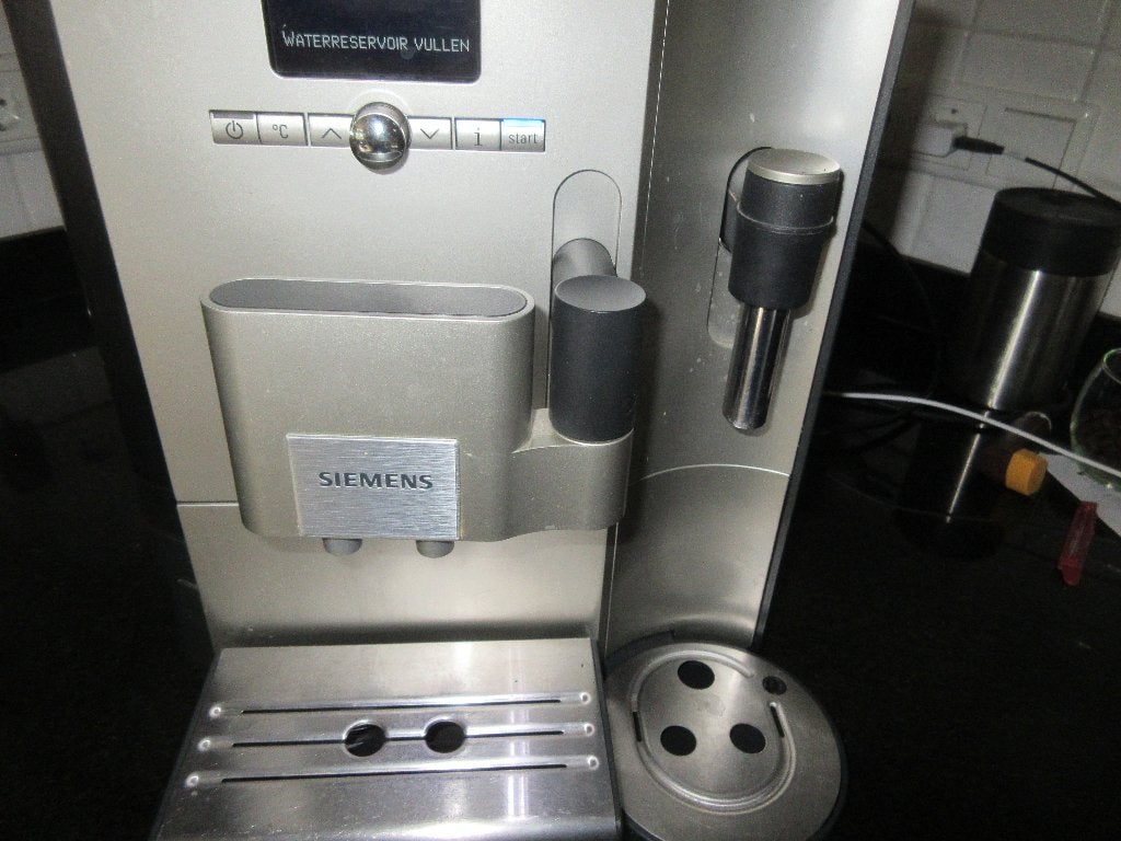 siemens koffie machine eQ7 plus L serie  DEFECT, Ophalen, Gebruikt, 10 kopjes of meer, Koffiemachine