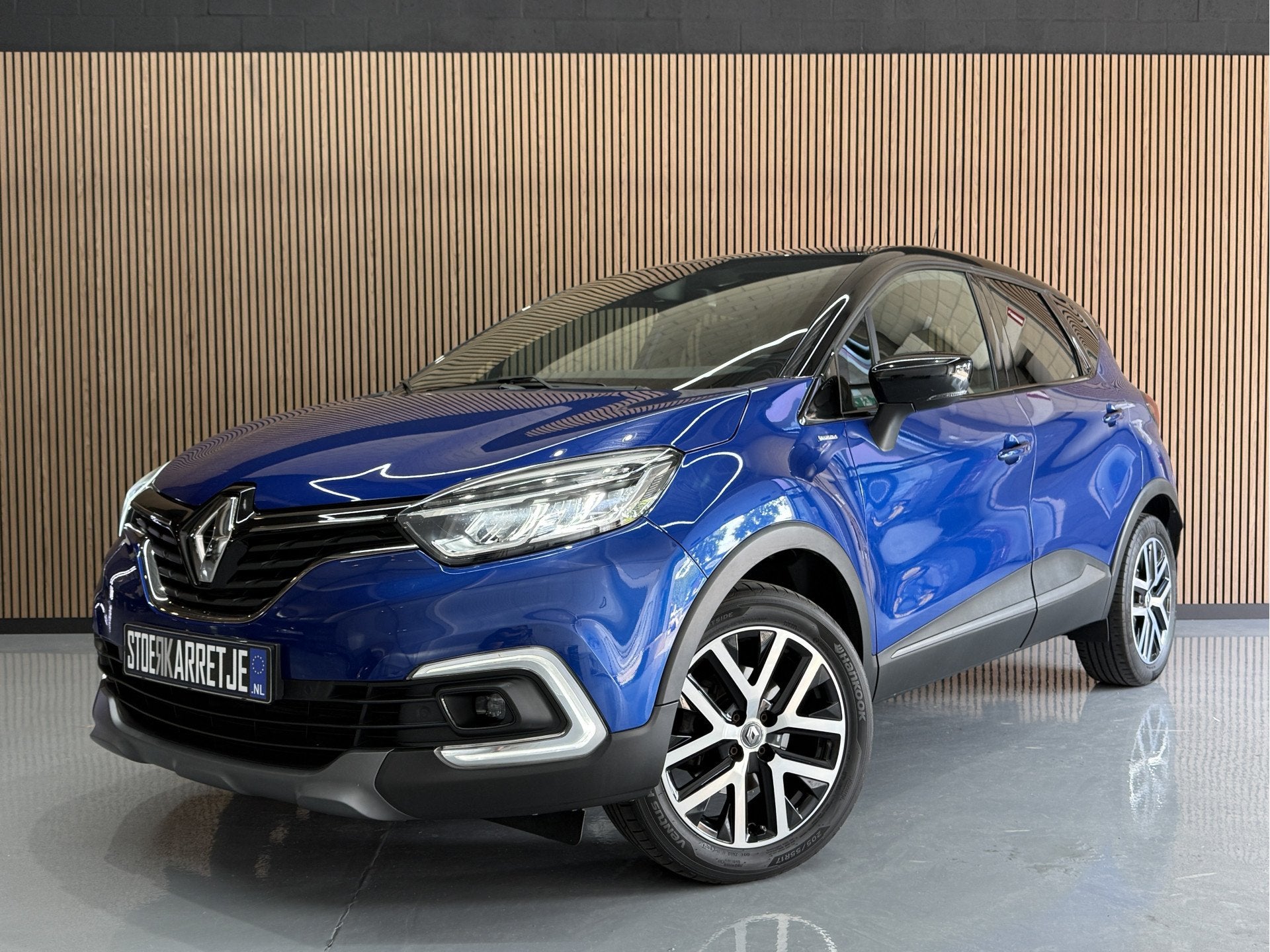 Renault Captur 1.3 TCe 150pk Version S | R-Link Navi | 17" |, Voorwielaandrijving, Gebruikt, Zwart, 4 cilinders