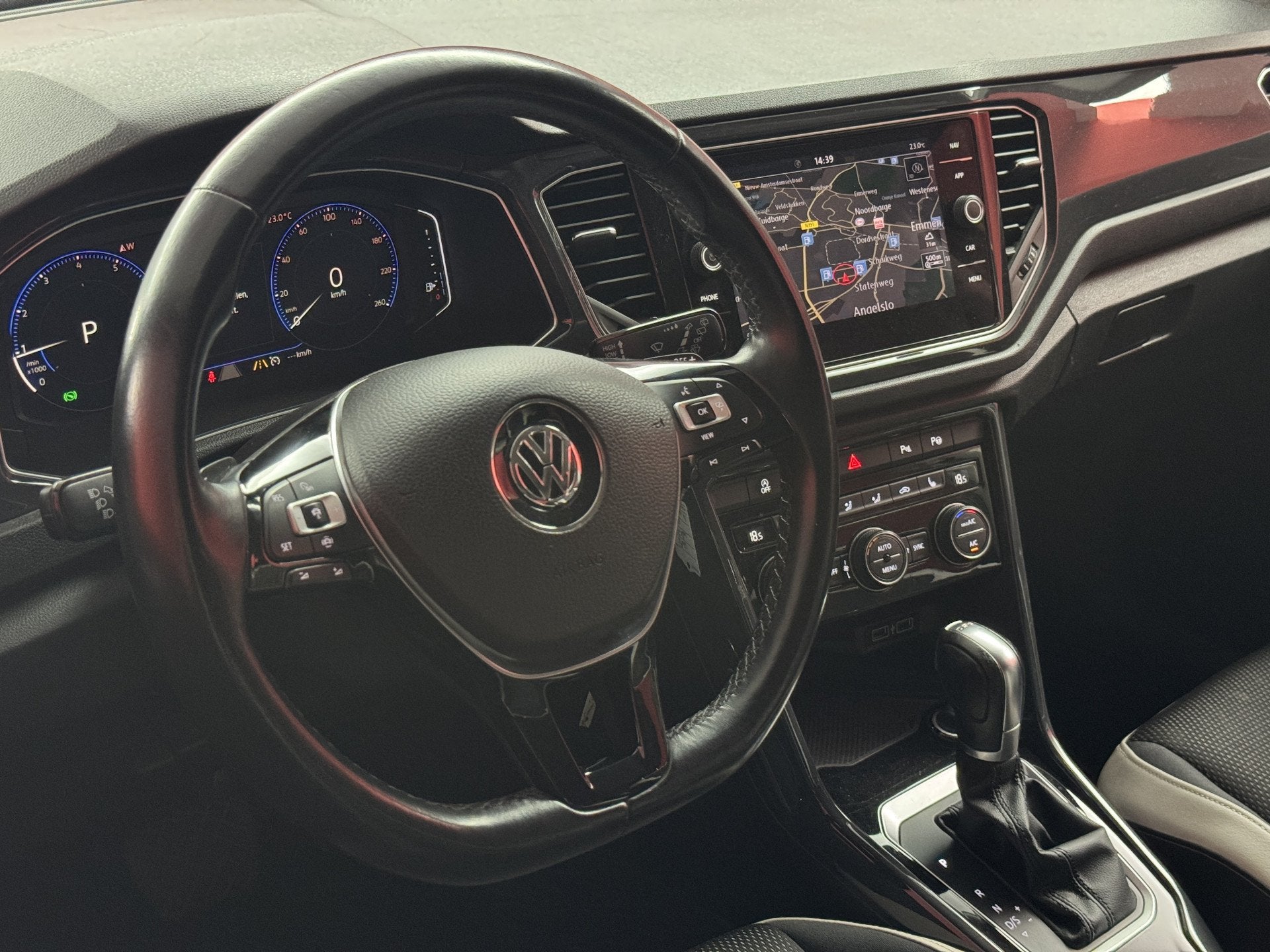 Volkswagen T-Roc 1.5 TSI Sport | Virtual Cockpit | Xenon | S, 4 cilinders, 150 pk, Leder en Stof, Origineel Nederlands