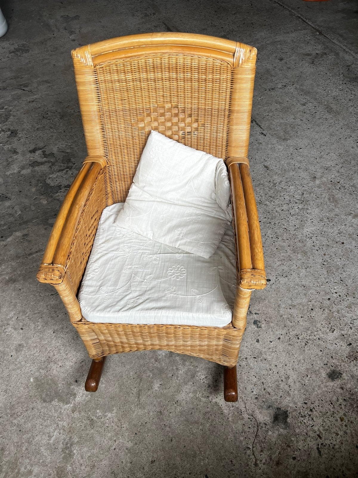 Rotan schommelstoel met kussen, Ophalen, Gebruikt, Overige kleuren, Riet of Rotan