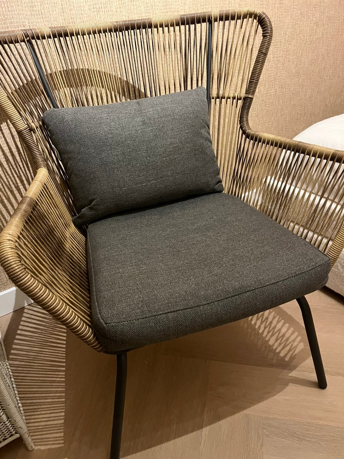 Mooie buiten fauteuil met losse, weerbestendige, kussens., Ophalen, Zo goed als nieuw, Wicker