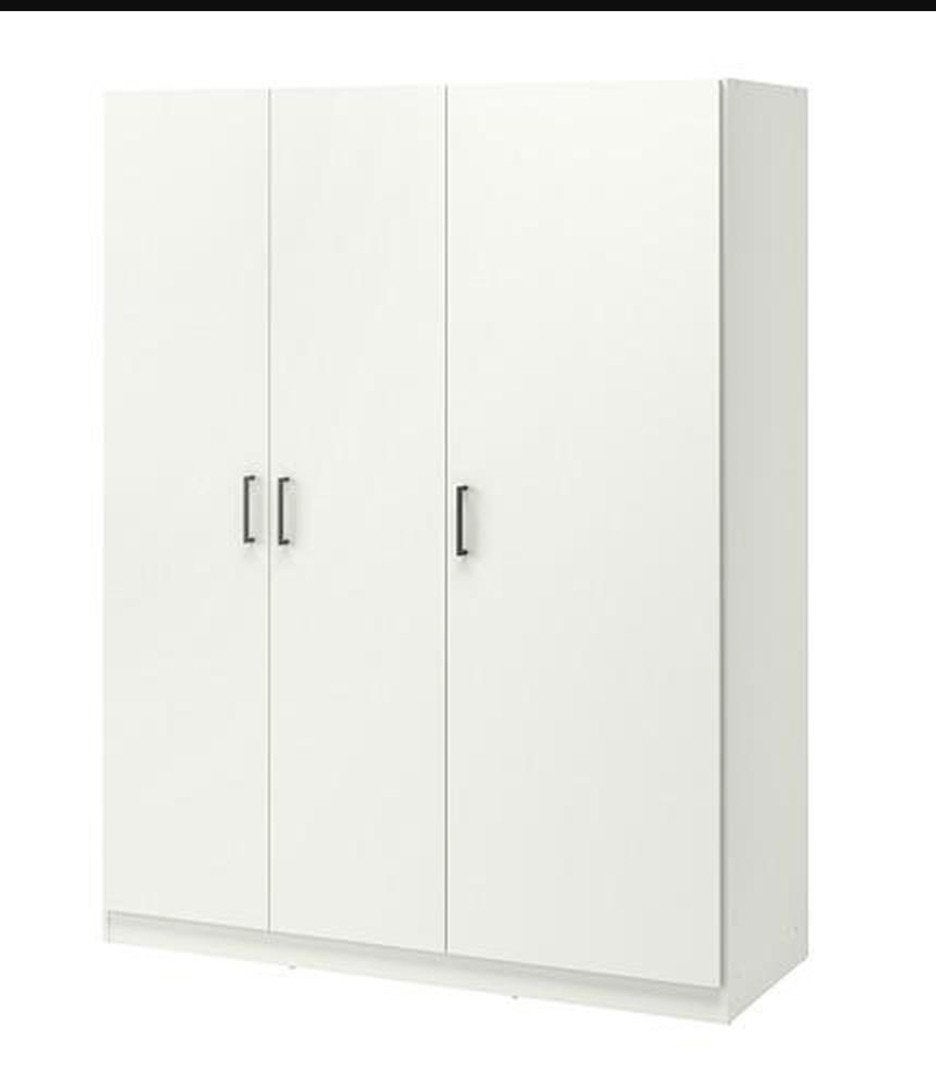 Beautiful Ikea DOMBÅS 3-door wardrobe in good condition ., Ophalen, 50 tot 75 cm
