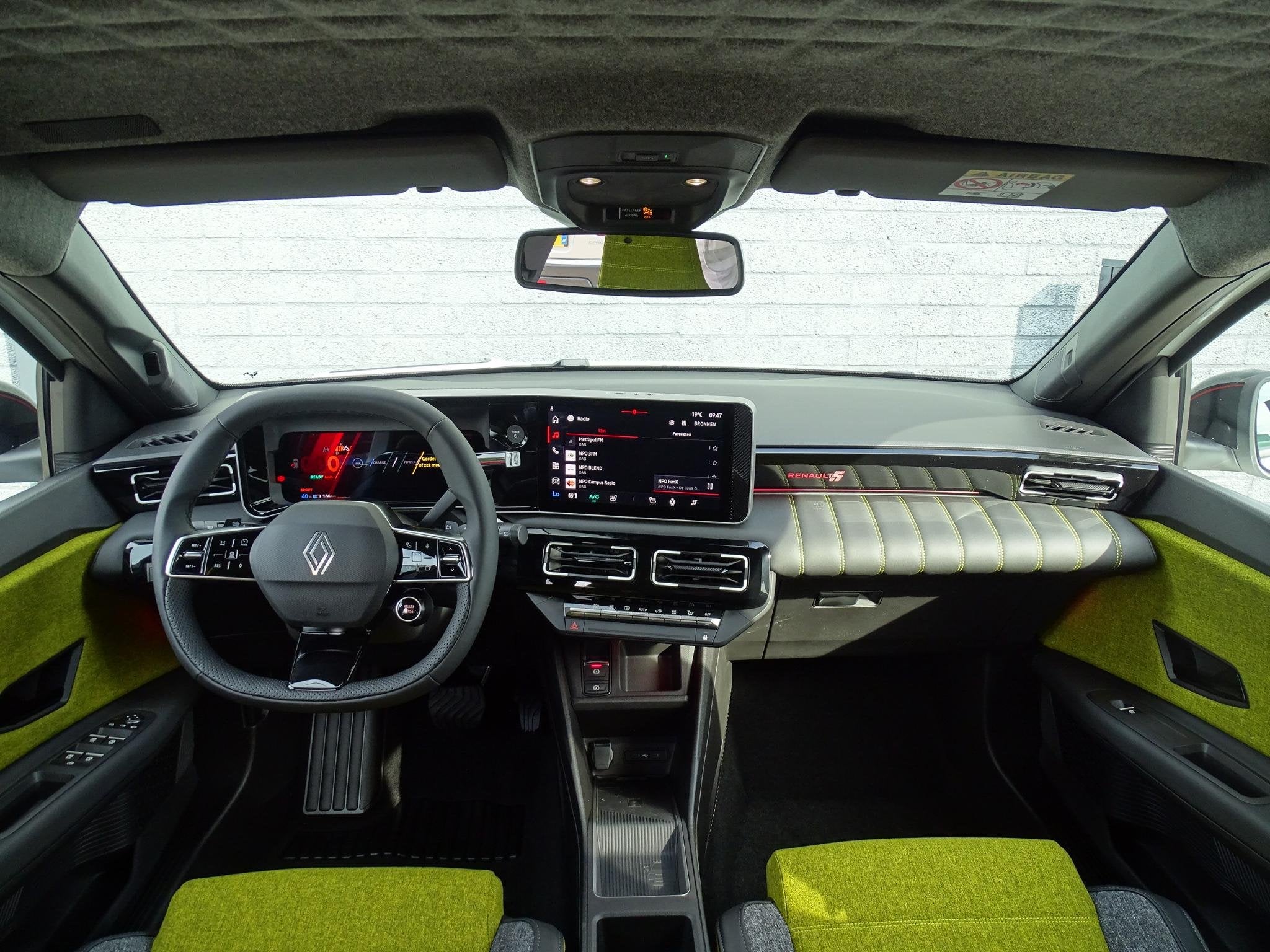 Renault 5 comfort range iconic cinq 52 kWh NU 5 JAAR GARANTI, Auto's, Stof, 1429 kg, Wit, Nieuw
