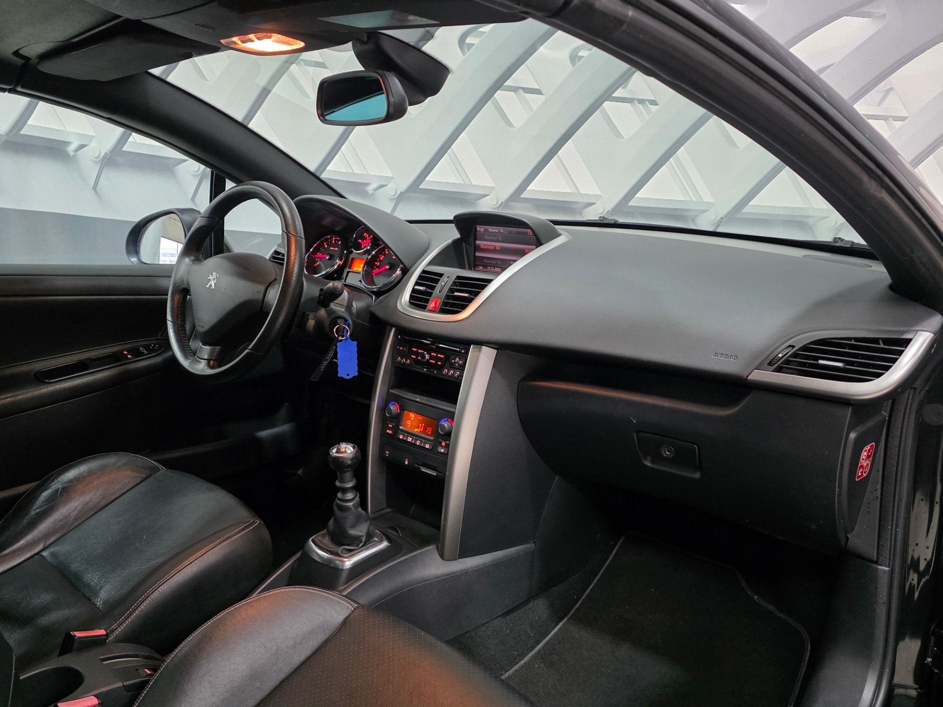 Peugeot 207 CC 1.6 Sport 156PK leer, Auto's, Peugeot, Voorwielaandrijving, Euro 5, Gebruikt, Zwart