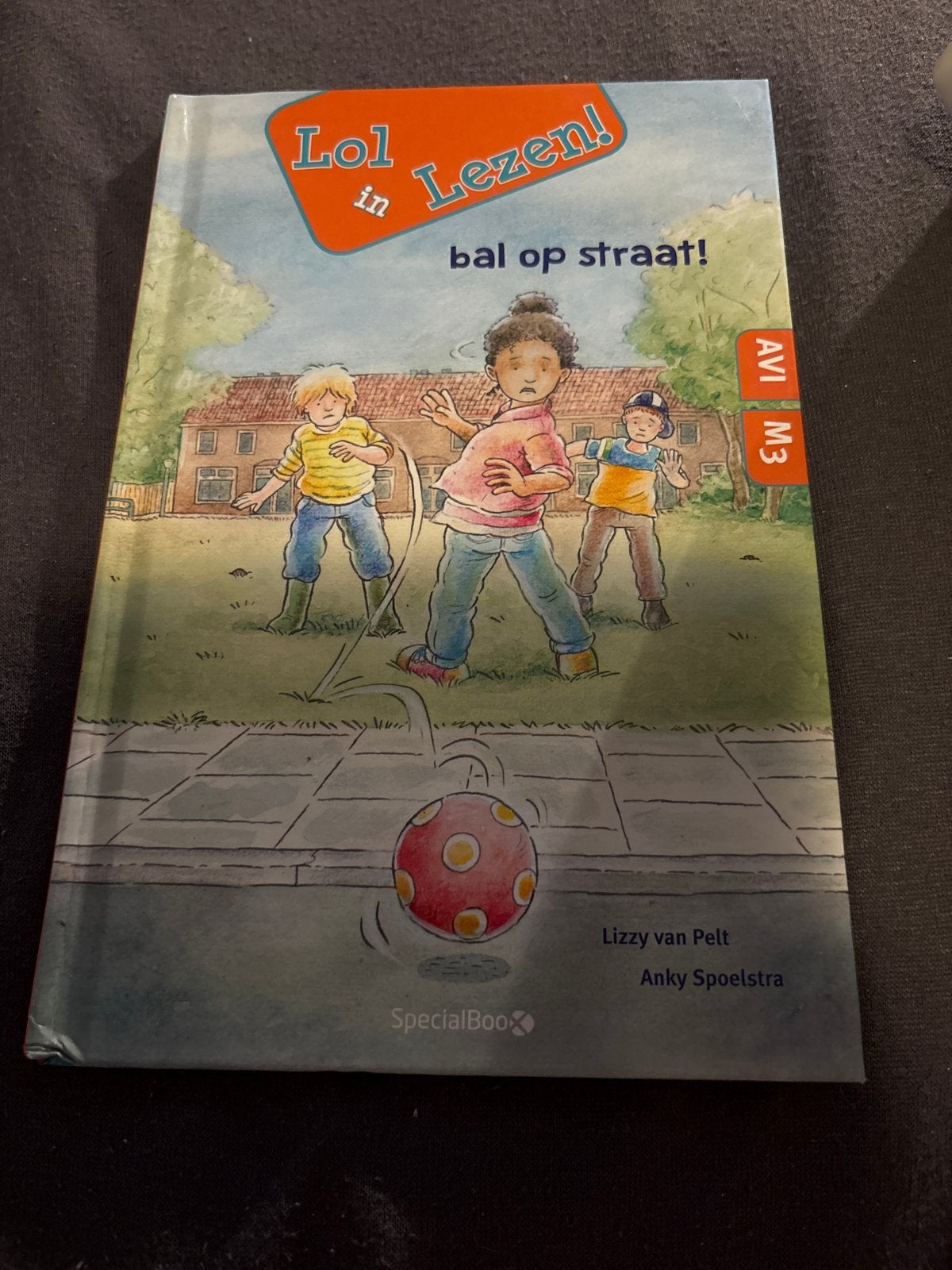 Lol in Lezen! Bal op straat! AVI M3 kinderboek, Ophalen, Zo goed als nieuw, Fictie algemeen