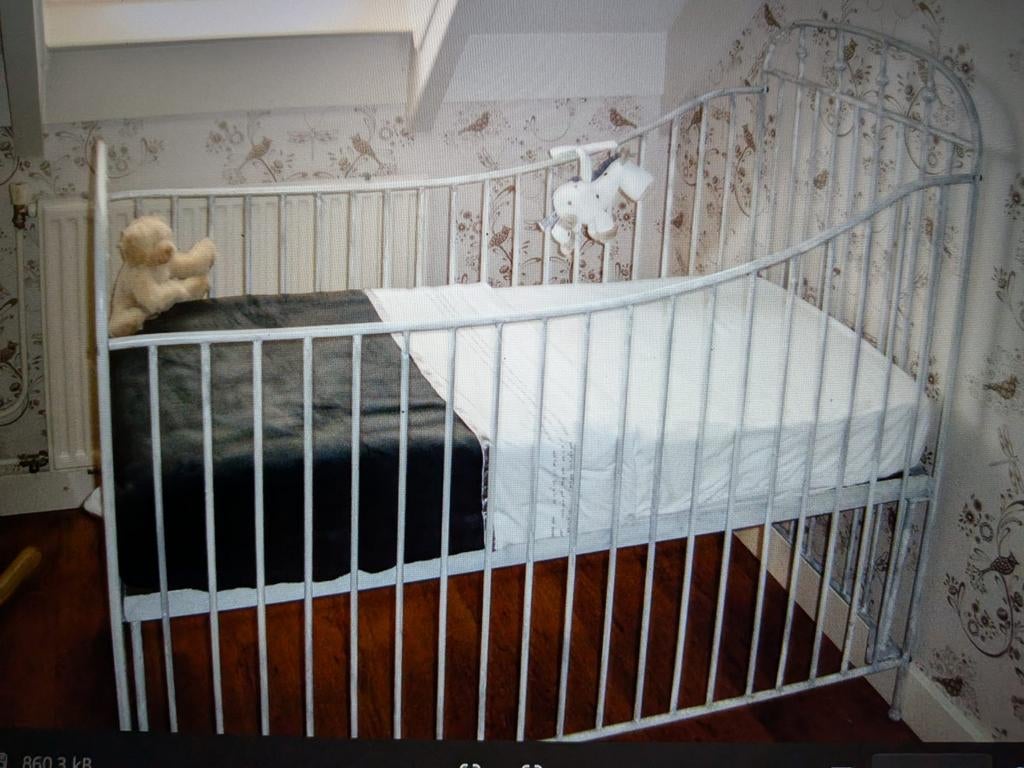 Broccante vintage ledikant, Kinderen en Baby's, Babywiegjes en Ledikanten, Ophalen, Ledikant