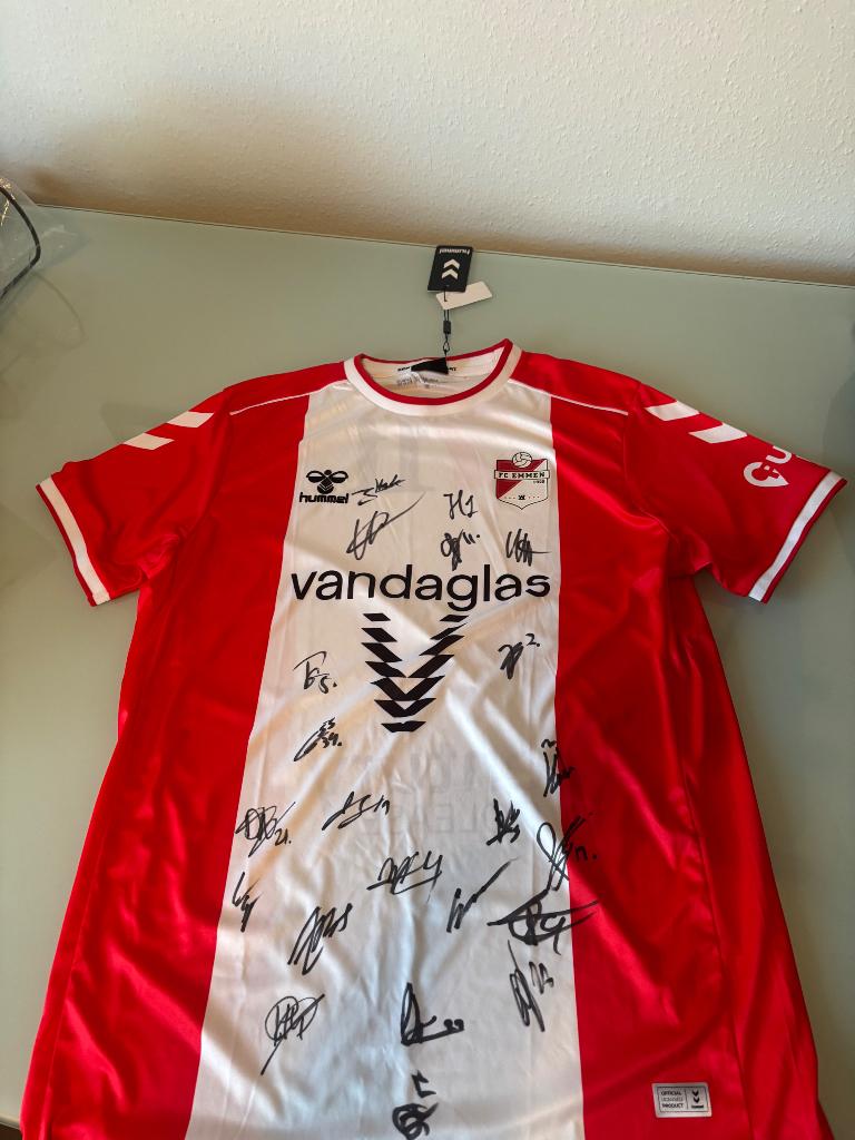 FC Emmen voetbal shirt 24/25 (gesigneerd), Verzamelen, Sportartikelen en Voetbal, Ophalen of Verzenden, Nieuw, Overige binnenlandse clubs