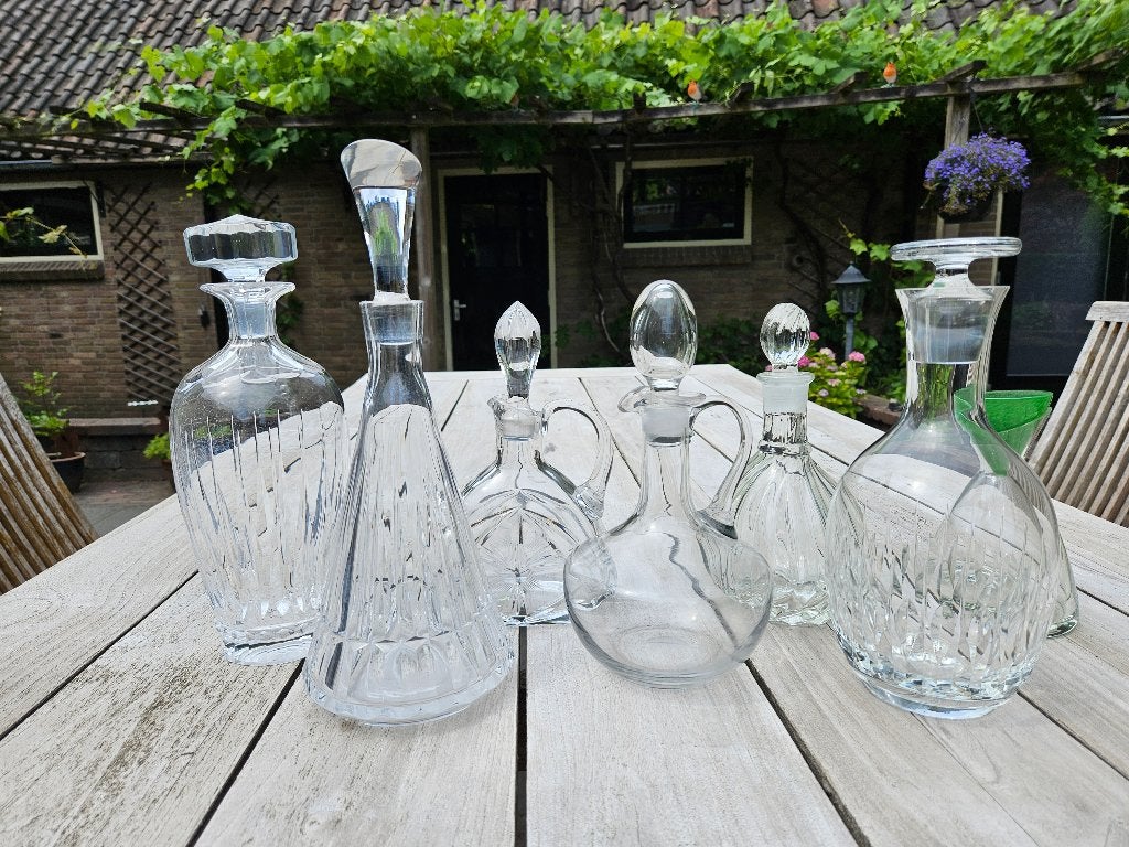 Zeven mooie decoratieve en in goede staat karaffen, Ophalen of Verzenden