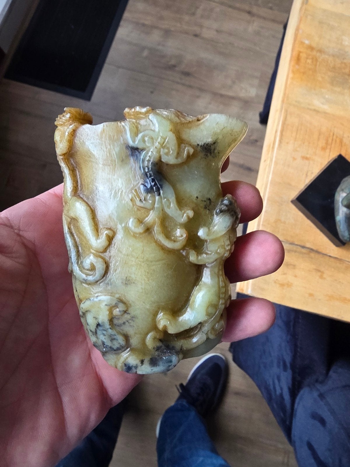 Antieke Chinese Jade Offerbeker met Drakenmotief, Antiek en Kunst, Ophalen of Verzenden