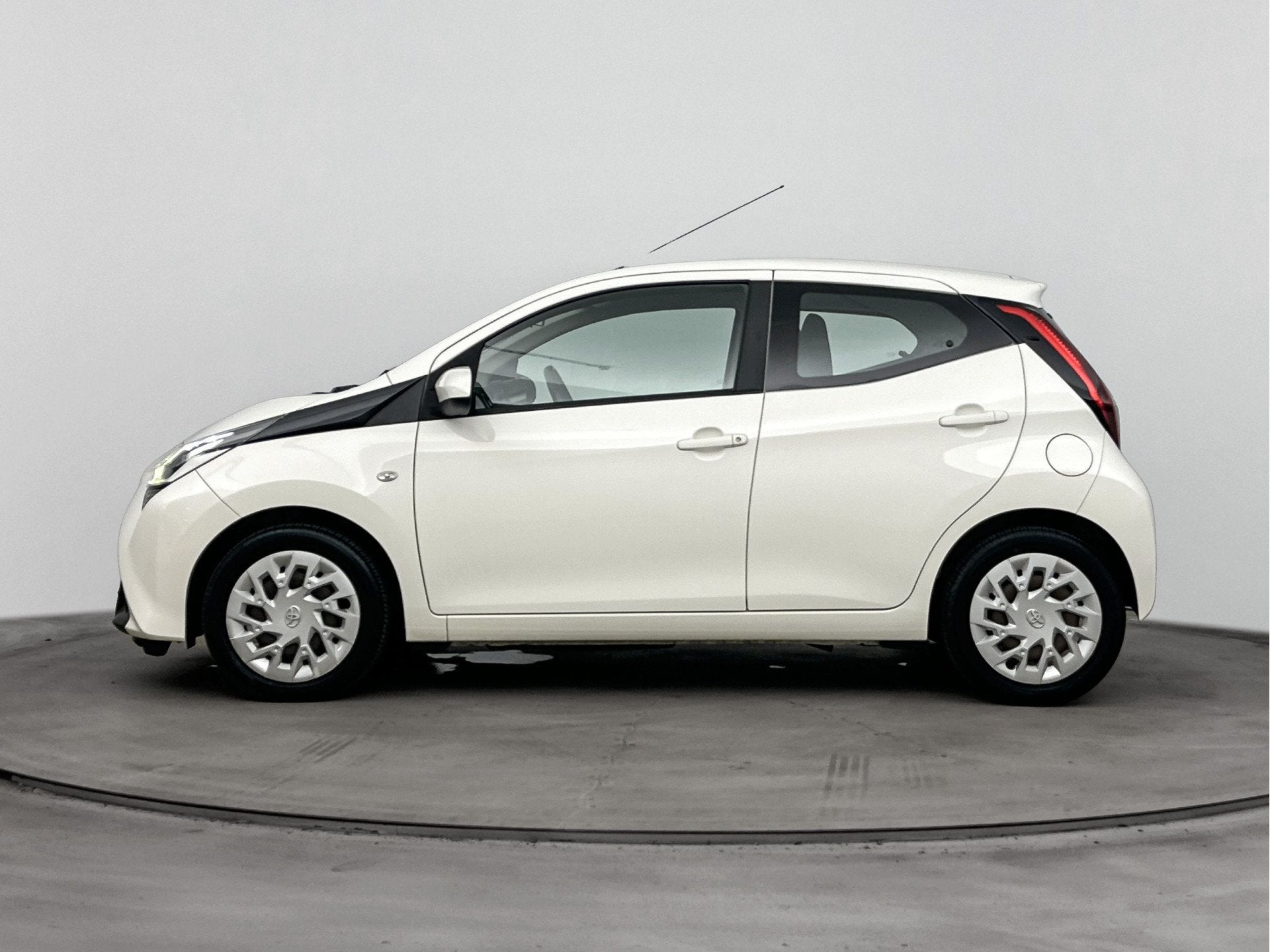Toyota Aygo 1.0 VVT-i x-play limited | Apple Carplay-Android, Voorwielaandrijving, 12 maanden, Stof, Gebruikt