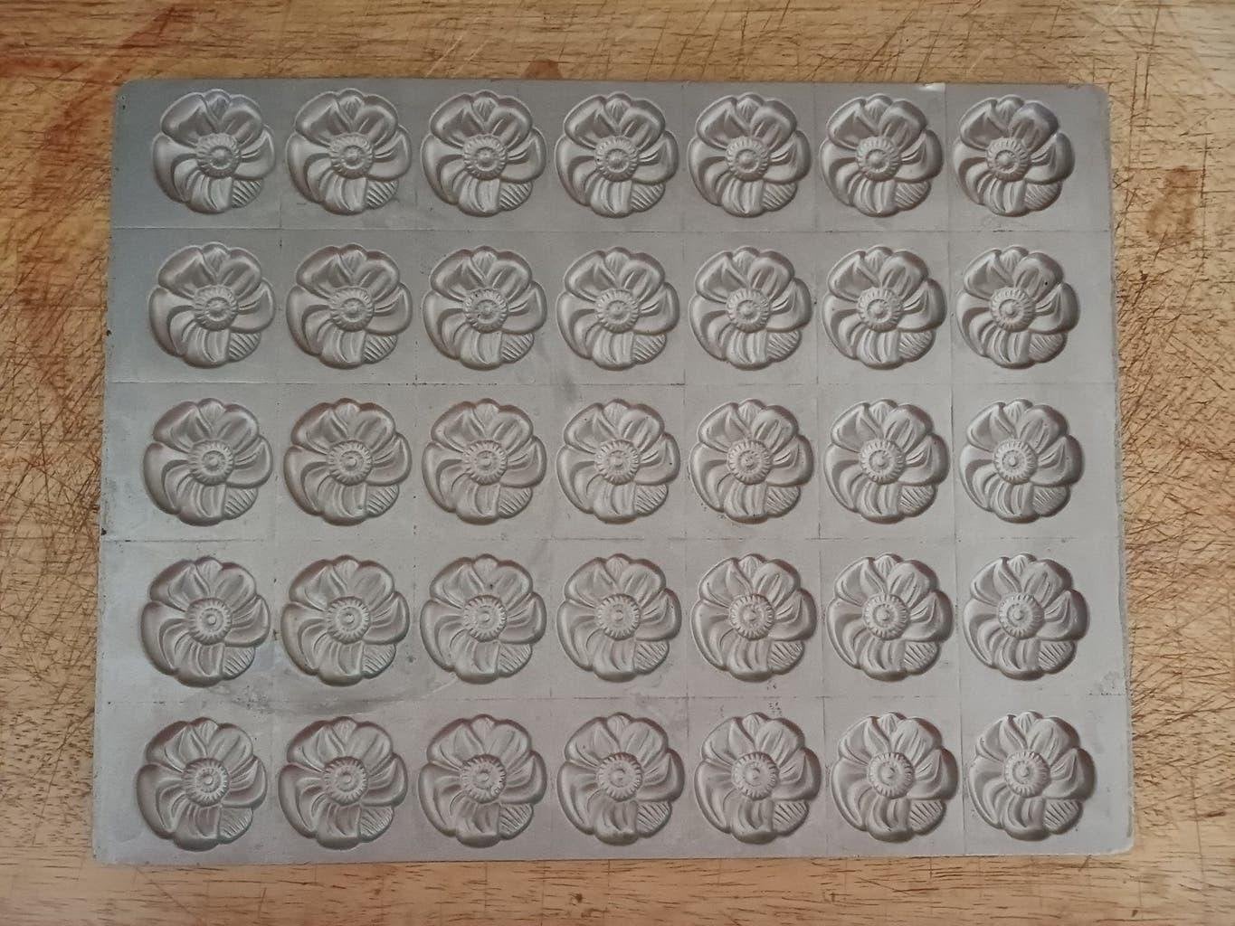 Mooie Chocoladevorm met bloemen vormenfabriek Tilburg D50556, Antiek en Kunst, Verzenden