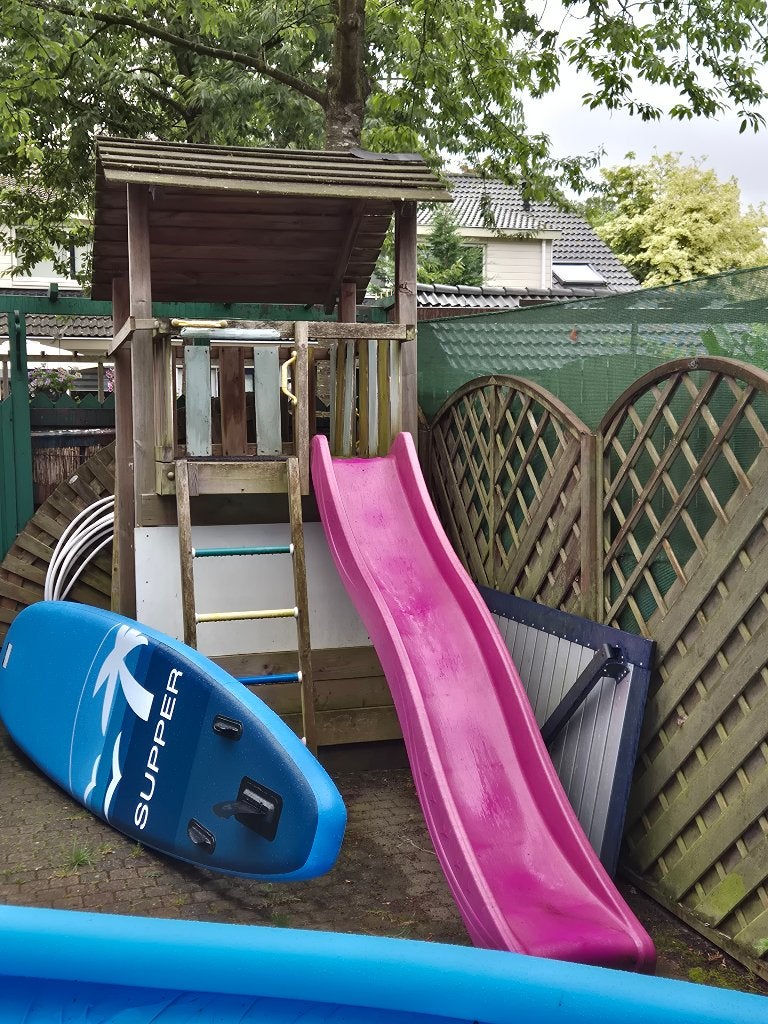 Speelhuisje met roze glijbaan, Ophalen, Gebruikt, Hout