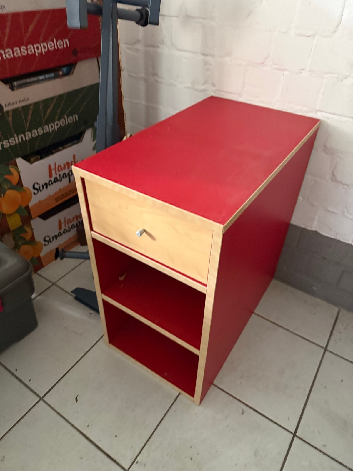 Smal kastje met lade en planken - rood/hout, Ophalen of Verzenden, Gebruikt