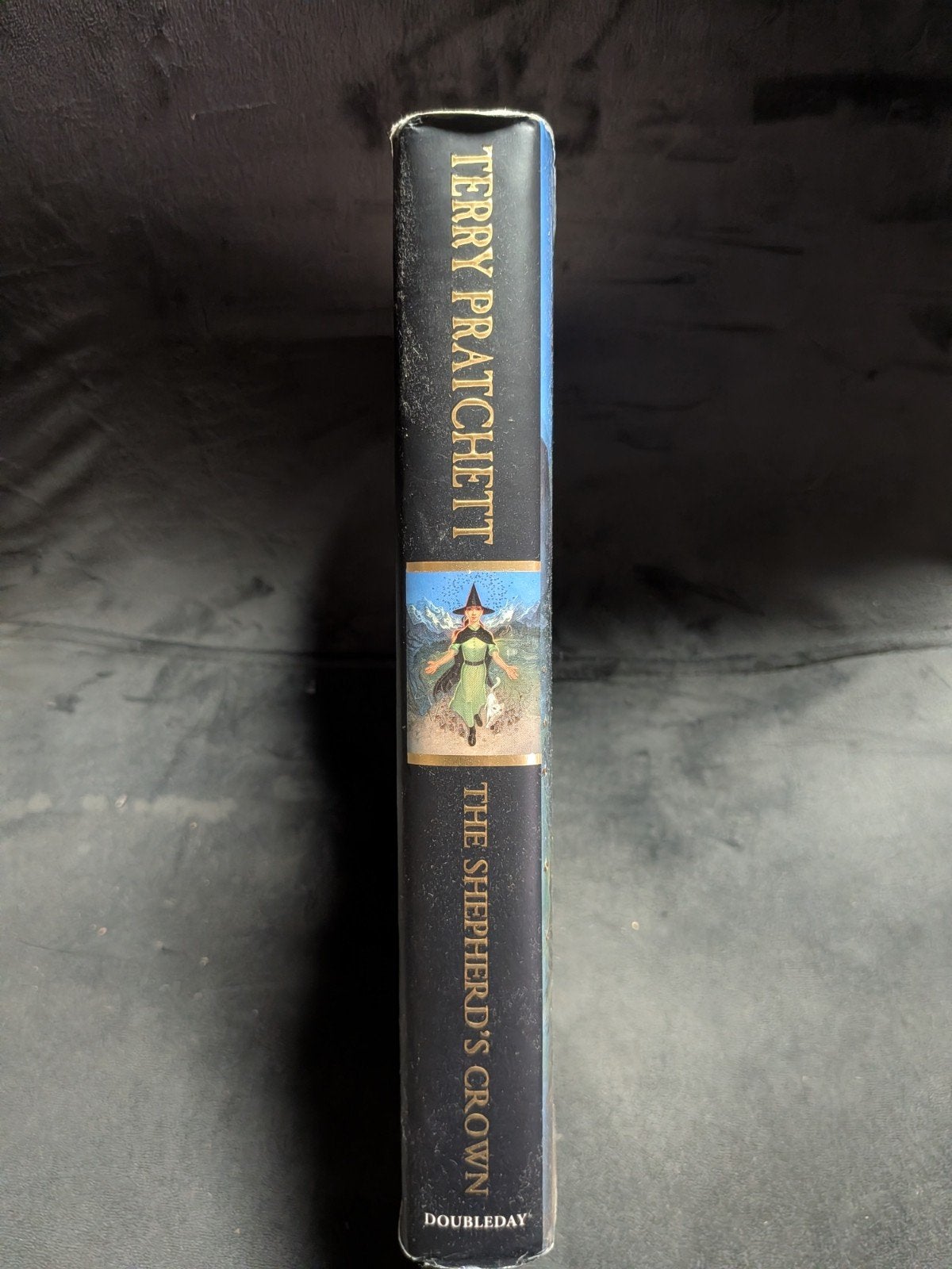 Terry Pratchett – The Shepherd’s Crown – First Edition, Ophalen of Verzenden, Zo goed als nieuw, Terry Pratchett