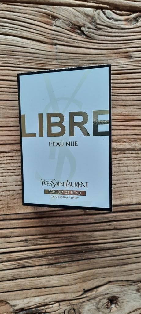 Parfumproefje libre l eau nue,nieuwe geur., Ophalen of Verzenden, Nieuw, Proef of Tester, Gevuld
