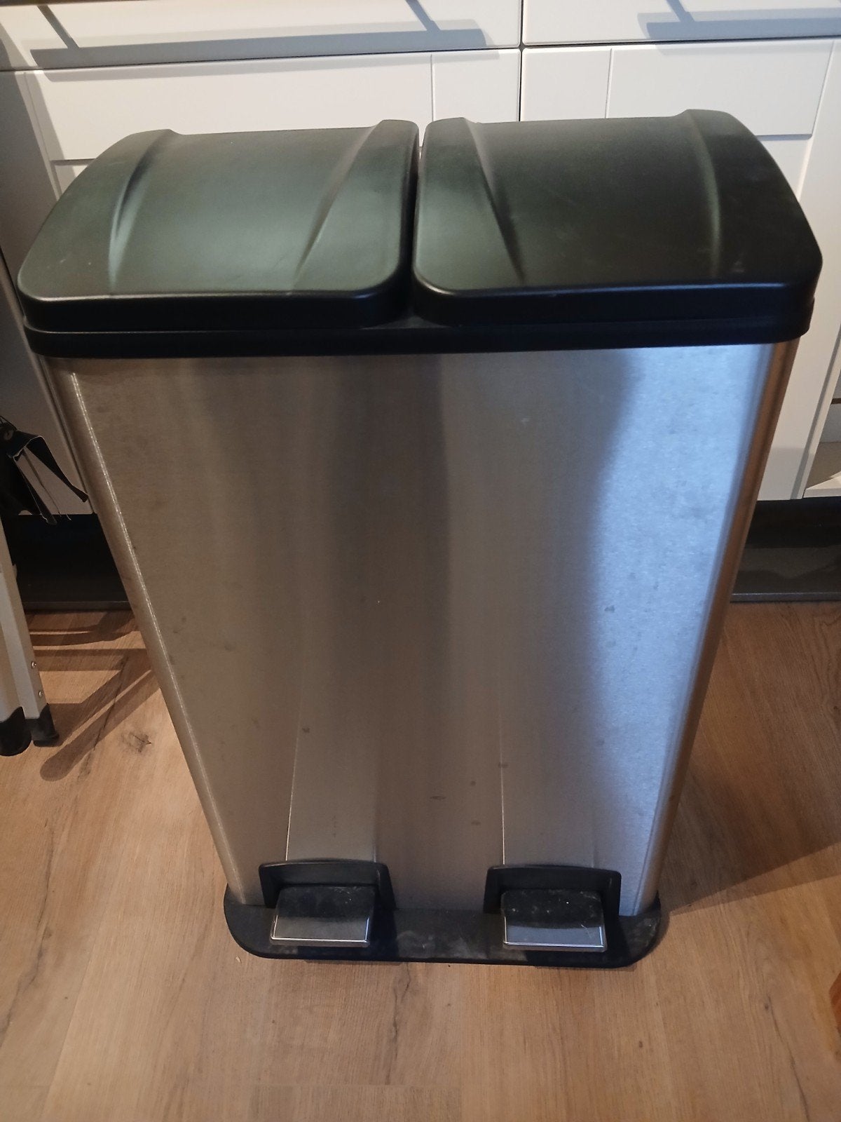 Goede grote prullenbak, Huis en Inrichting, Woonaccessoires | Prullenbakken, Ophalen, Met pedaal, 50 tot 75 cm, 40 liter of meer