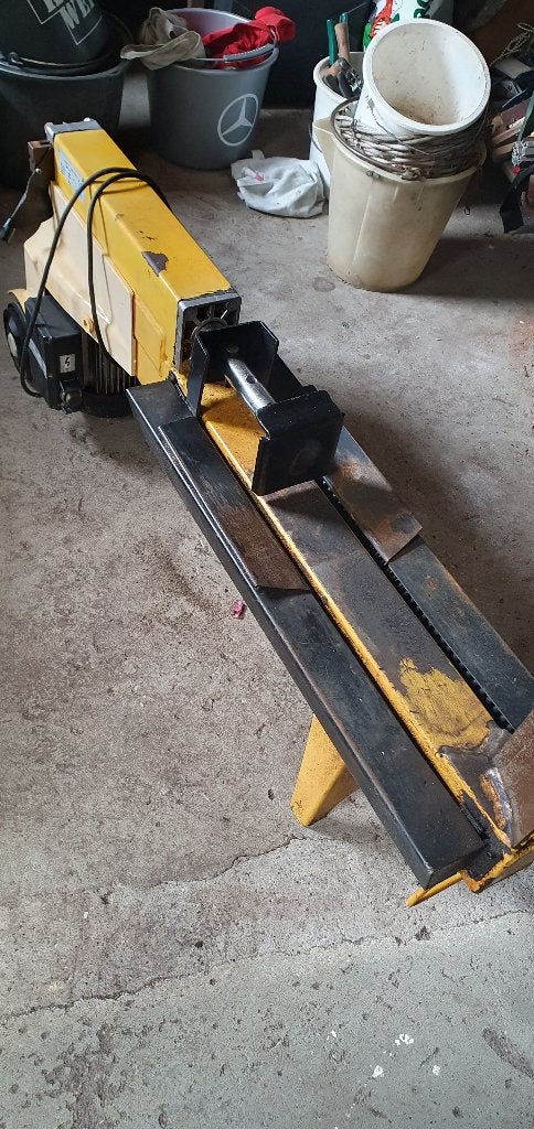 Houtklover (5ton werkdruk), Gebruikt, Liggend, Elektrisch, Ophalen
