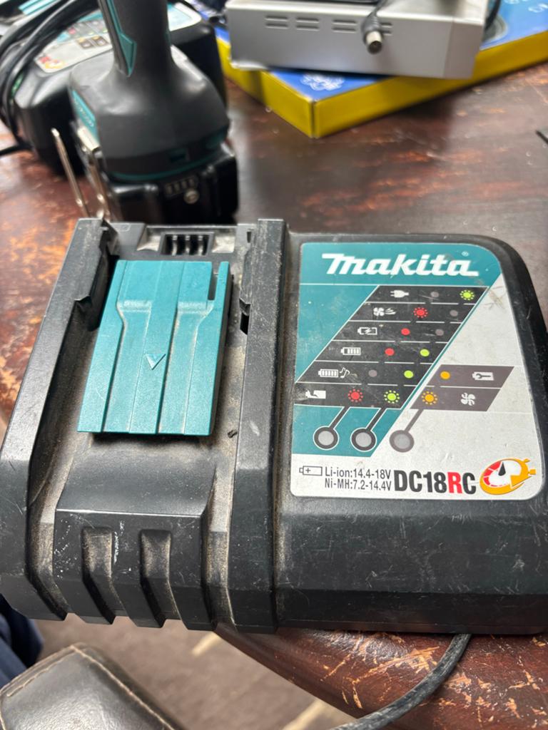 Makita DC18RC Oplader voor Li-ion en Ni-MH accu's, Ophalen, Gebruikt, Overige typen