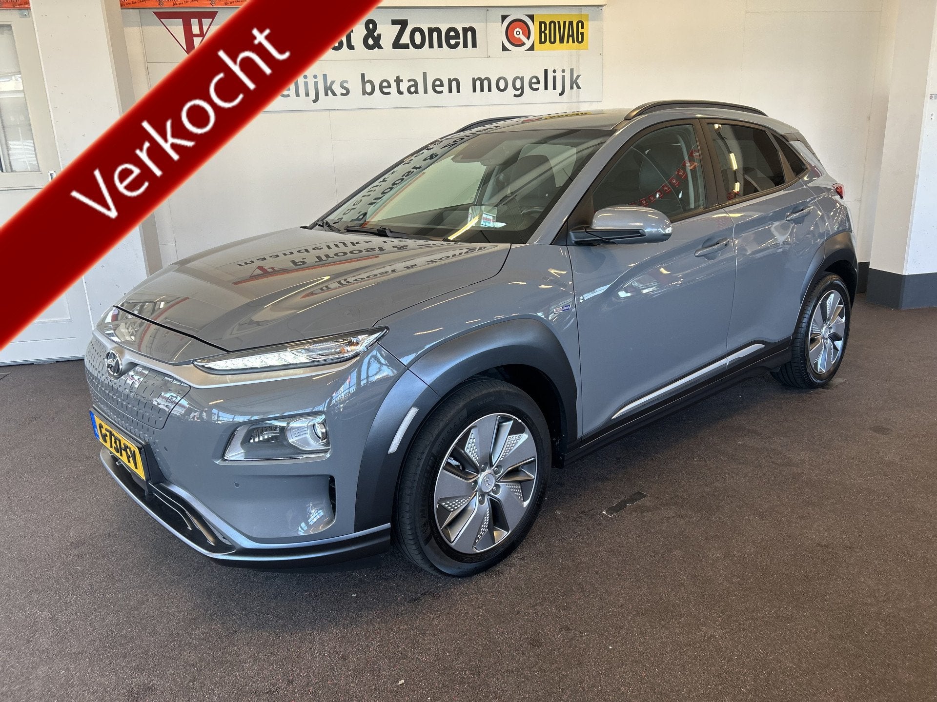 Hyundai KONA EV Premium 64 kWh Vol Elektrisch | Head up disp, Auto's, Gebruikt, Zwart, Met garantie (alle), 630 min