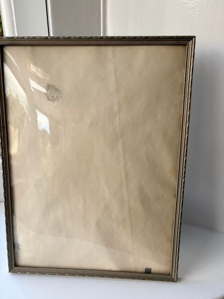 Vintage  lijst 25x18 cm met bol glas, Ophalen of Verzenden, Gebruikt, Metaal of Aluminium, Minder dan 50 cm