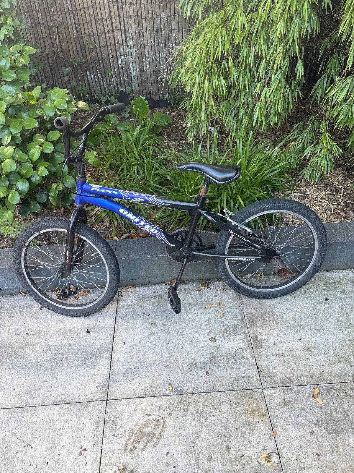 BMX Fiets United Flexx - Blauw/Zwart, Gebruikt, Staal, Velgrem, 20 tot 24 inch