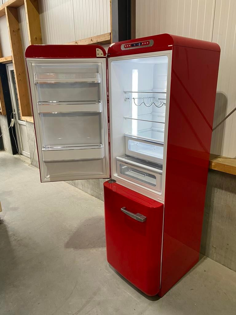 Smeg Koelkast met vriesvak - Rood, Bella, 200 liter of meer, 60 cm of meer, Met aparte vriezer