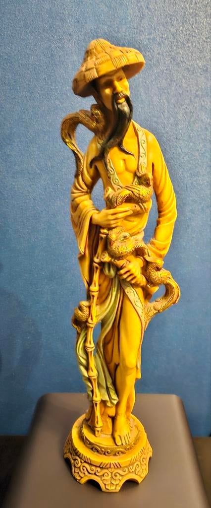 Decoratief Chinees beeld van man met slangen, Ophalen of Verzenden