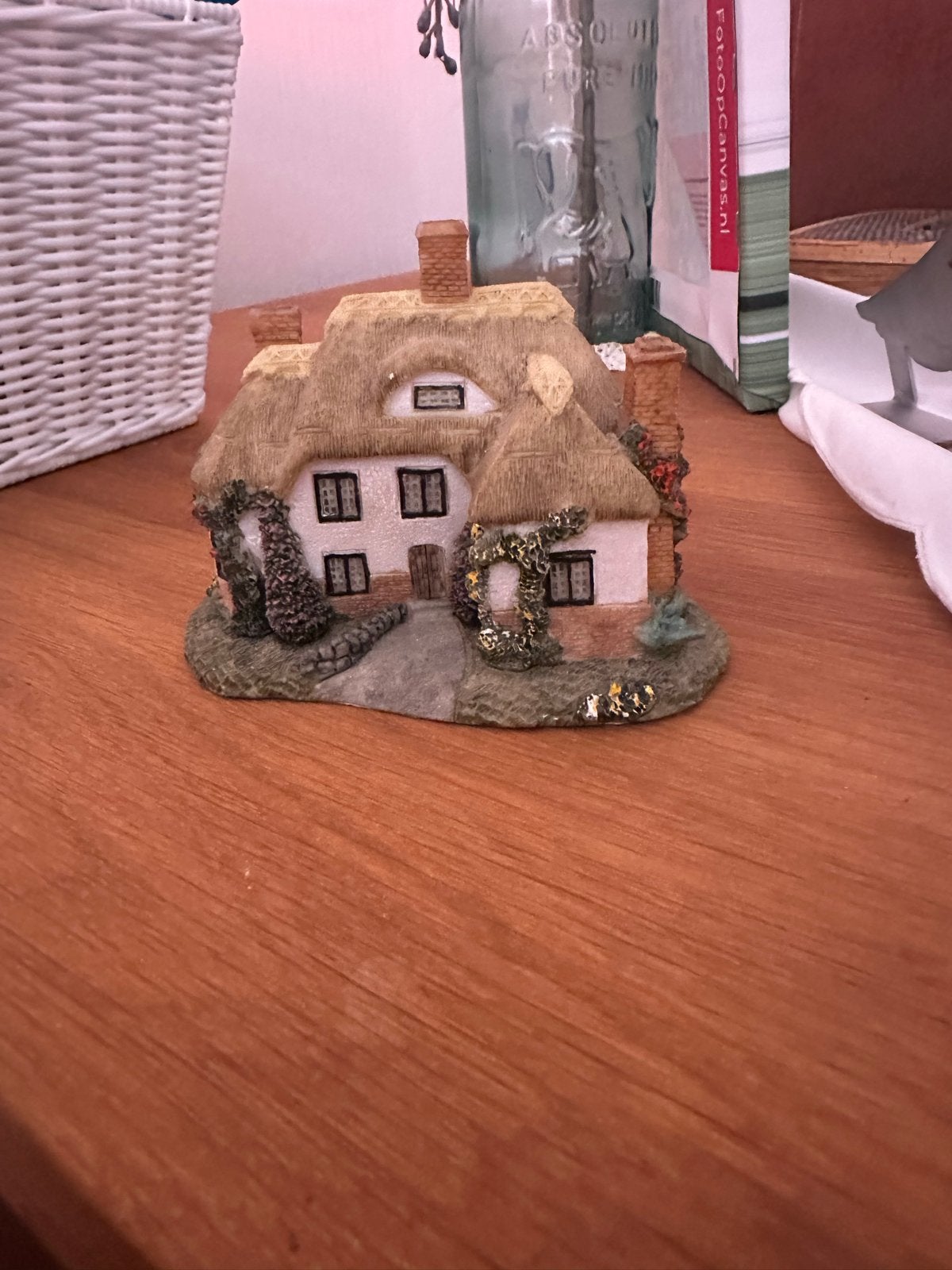 Miniatuur huisje met rieten- Lilliput Lane Country Artists, Ophalen, Zo goed als nieuw, Overige typen