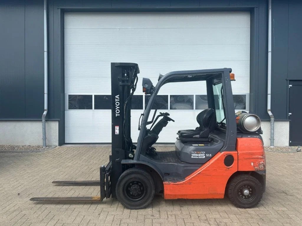 Toyota 2.5 ton Tonero 25 Triplex Freelift Sideshift LPG Heft, LPG, Heftruck, Ophalen of Verzenden, Toyota