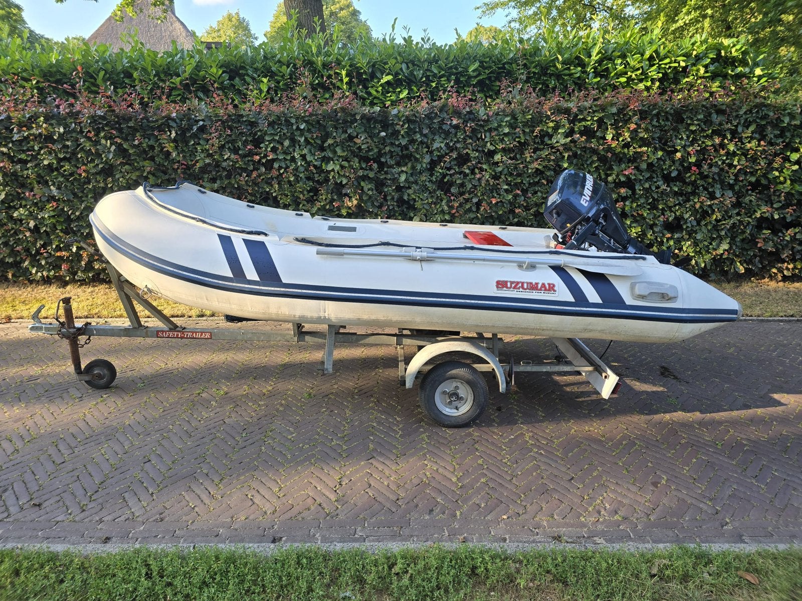 Rubberboot compleet met trailer en buitenboordmotor, Ophalen, Peddels, Zo goed als nieuw, Buitenboordmotor