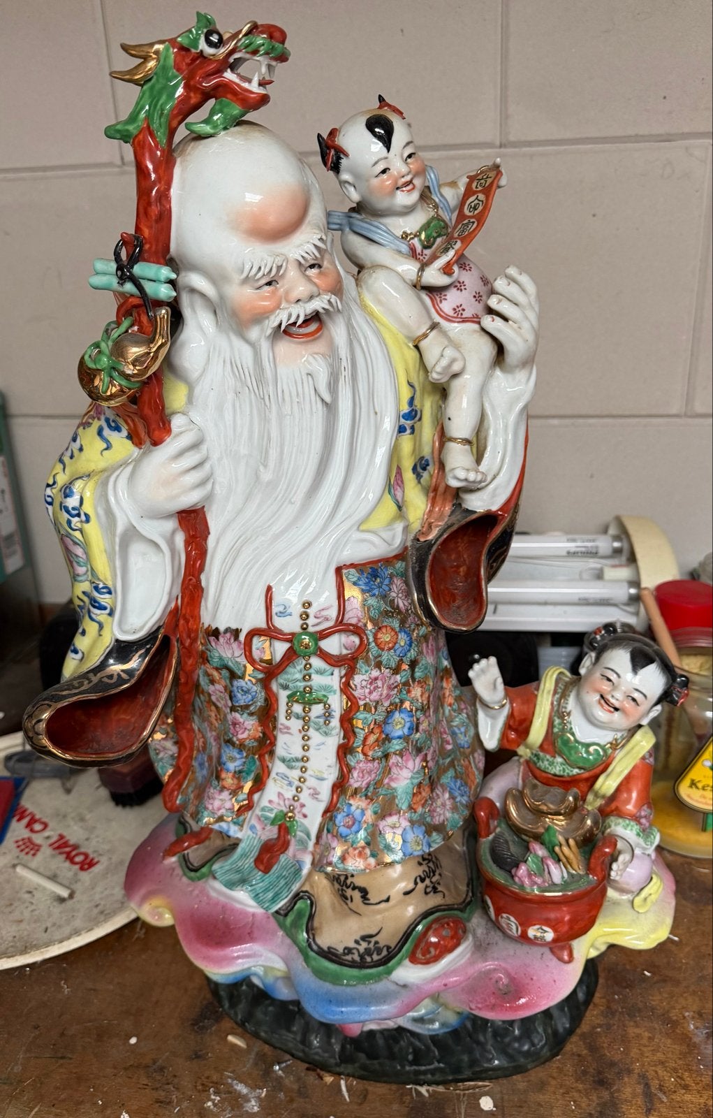 Traditioneel Chinees Porseleinen Beeld Shou Xing Famille Ros, Antiek en Kunst, Ophalen