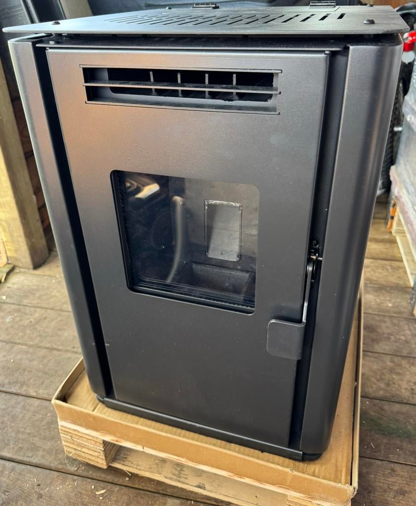Pellet kachel 4 kw nieuw in doos met wifi, Ophalen, Zo goed als nieuw, Hout, Pelletkachel