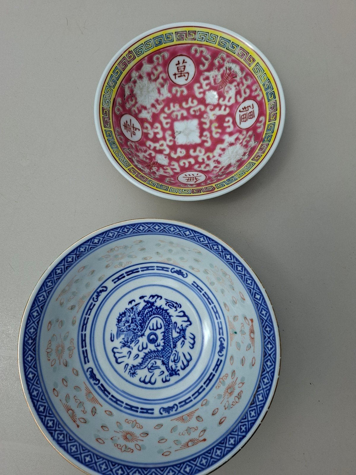 2 Chinese schaaltjes met draak en traditionele motieven, Ophalen of Verzenden