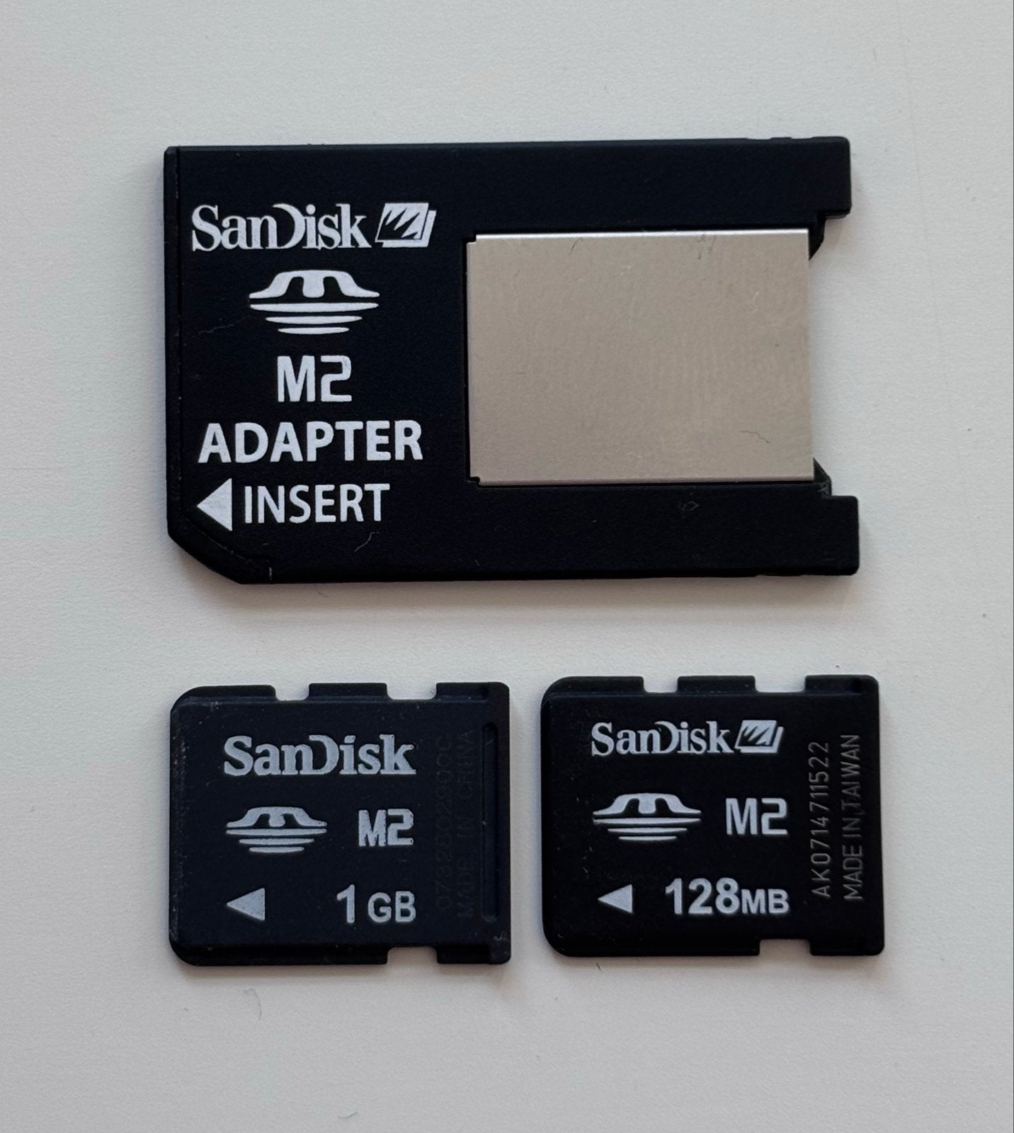 SanDisk M2 Geheugenkaarten met Adapter (1GB & 128MB), Ophalen of Verzenden, Zo goed als nieuw, Memory stick, Minder dan 2 GB