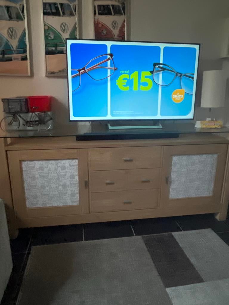 Stijlvol eikenhouten tv-meubel met glazen blad, 150 tot 200 cm, Eikenhout, Ophalen of Verzenden, Zo goed als nieuw