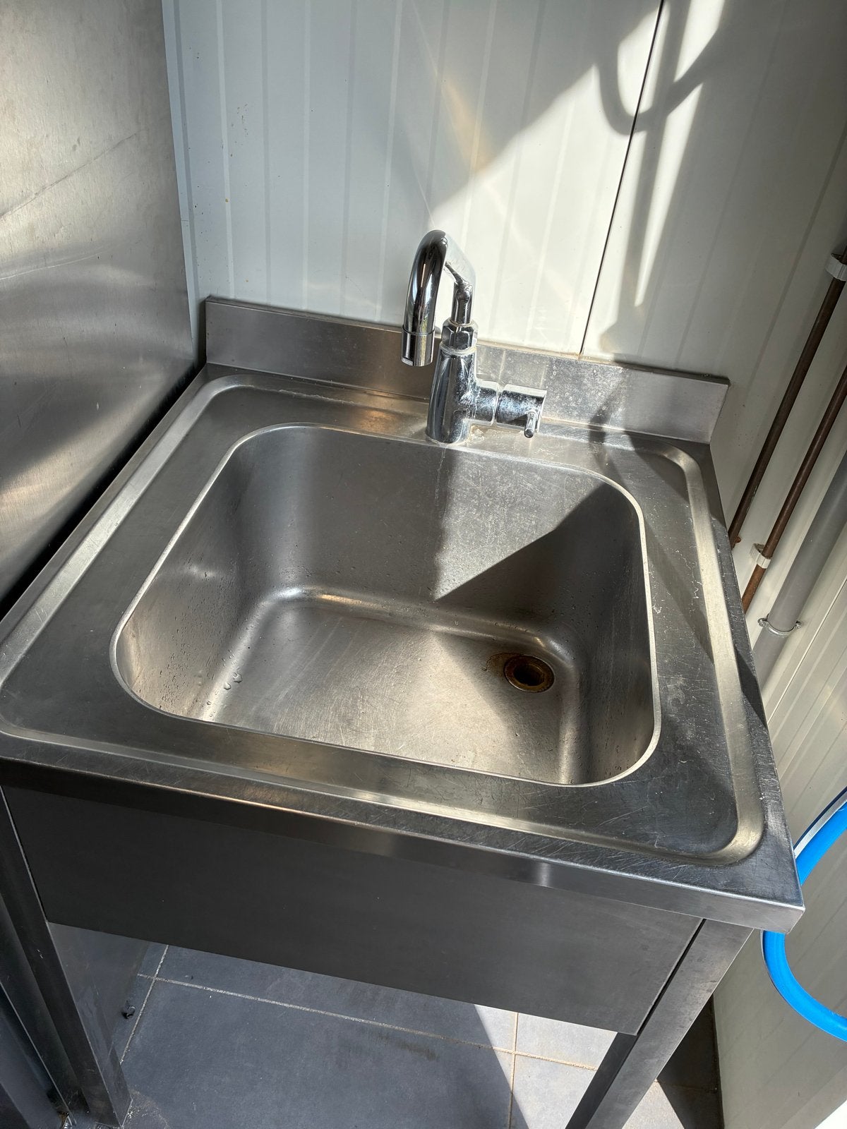 RVS Spoelbak met kraan - 70x70x90 cm, Ophalen, Gebruikt, RVS Meubilair