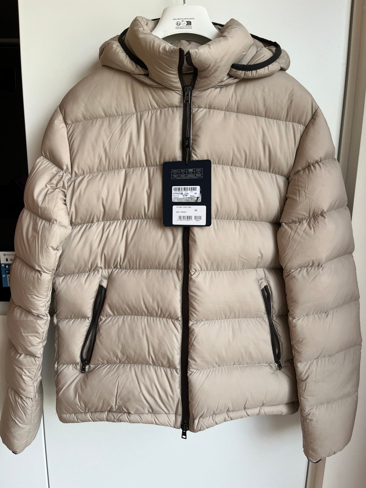 Herno donsjas maat 48 en 50 - Nieuw met labels, Kleding | Heren, Ophalen of Verzenden, Nieuw, Maat 48/50 (M), Beige