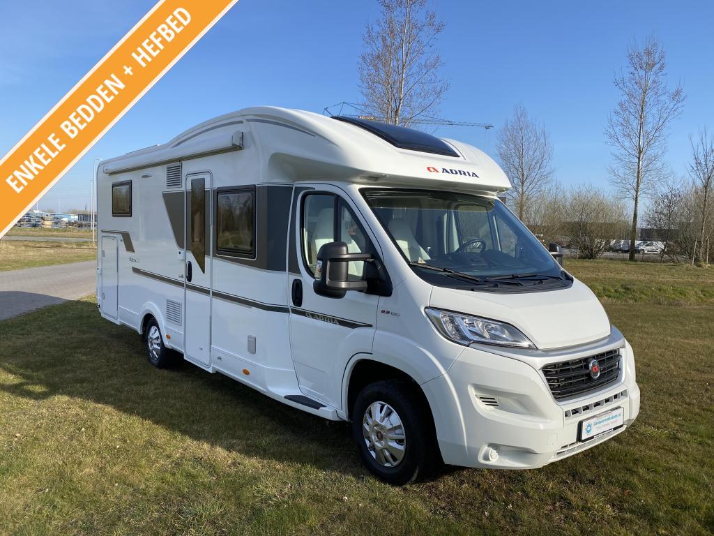 Adria Matrix Plus 670 DL ENKELE BEDDEN+HEFBED, Caravans en Kamperen, Standaard zit, Bedrijf, Luifel, Adria